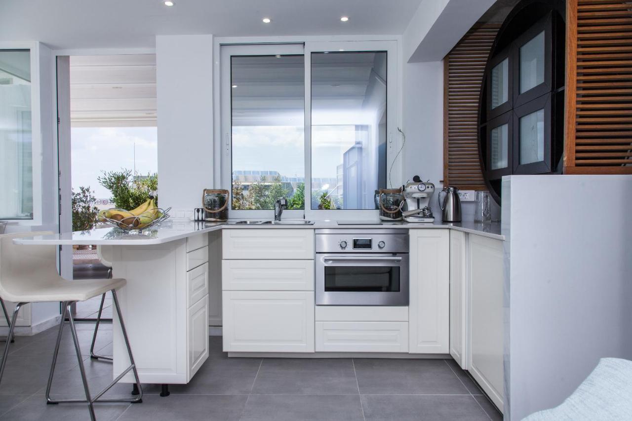 Gorgeous Penthouse With Private Jacuzzi And Amazing View! Apartment Атина Екстериор снимка
