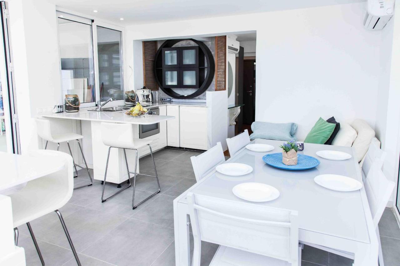 Gorgeous Penthouse With Private Jacuzzi And Amazing View! Apartment Атина Екстериор снимка
