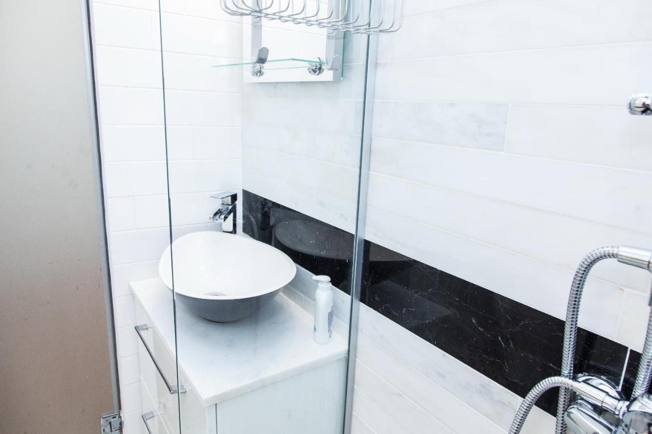 Gorgeous Penthouse With Private Jacuzzi And Amazing View! Apartment Атина Екстериор снимка