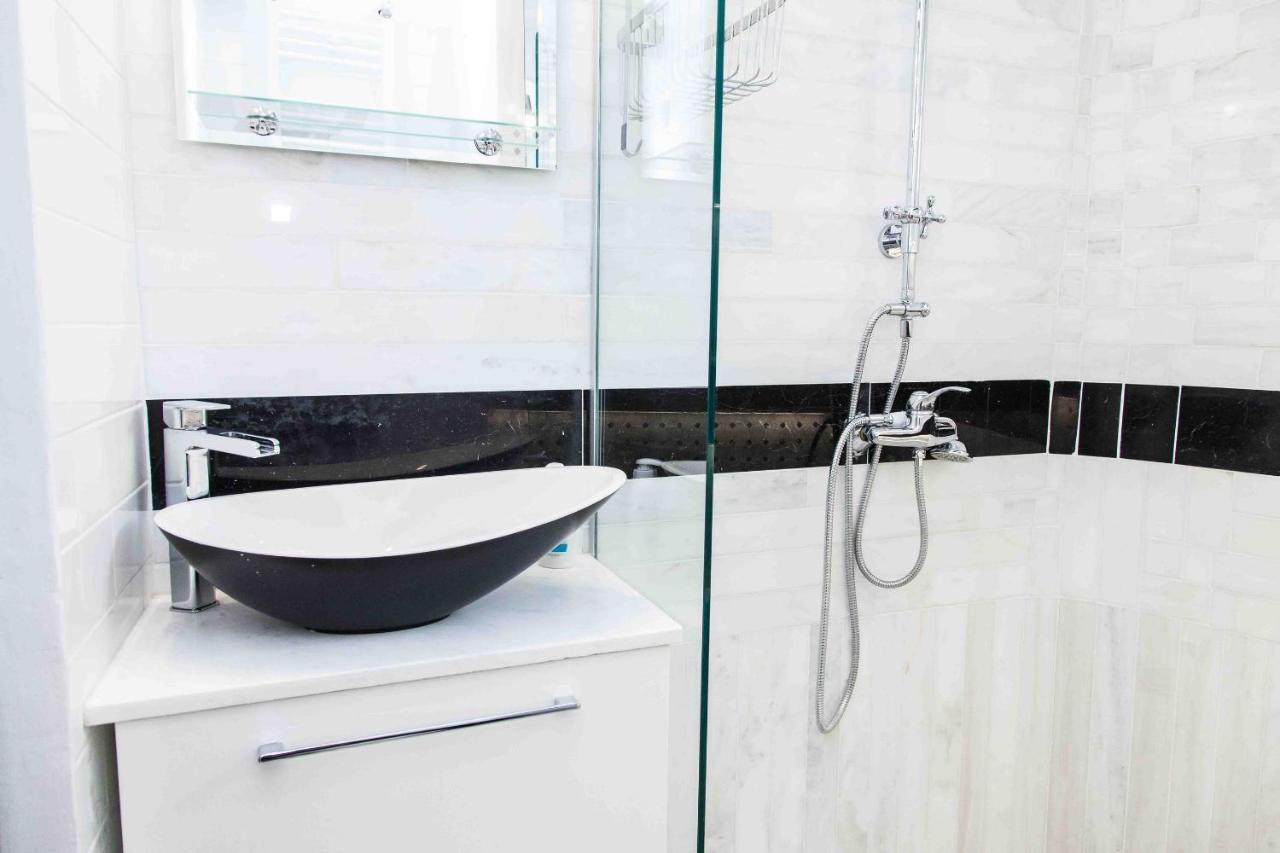 Gorgeous Penthouse With Private Jacuzzi And Amazing View! Apartment Атина Екстериор снимка