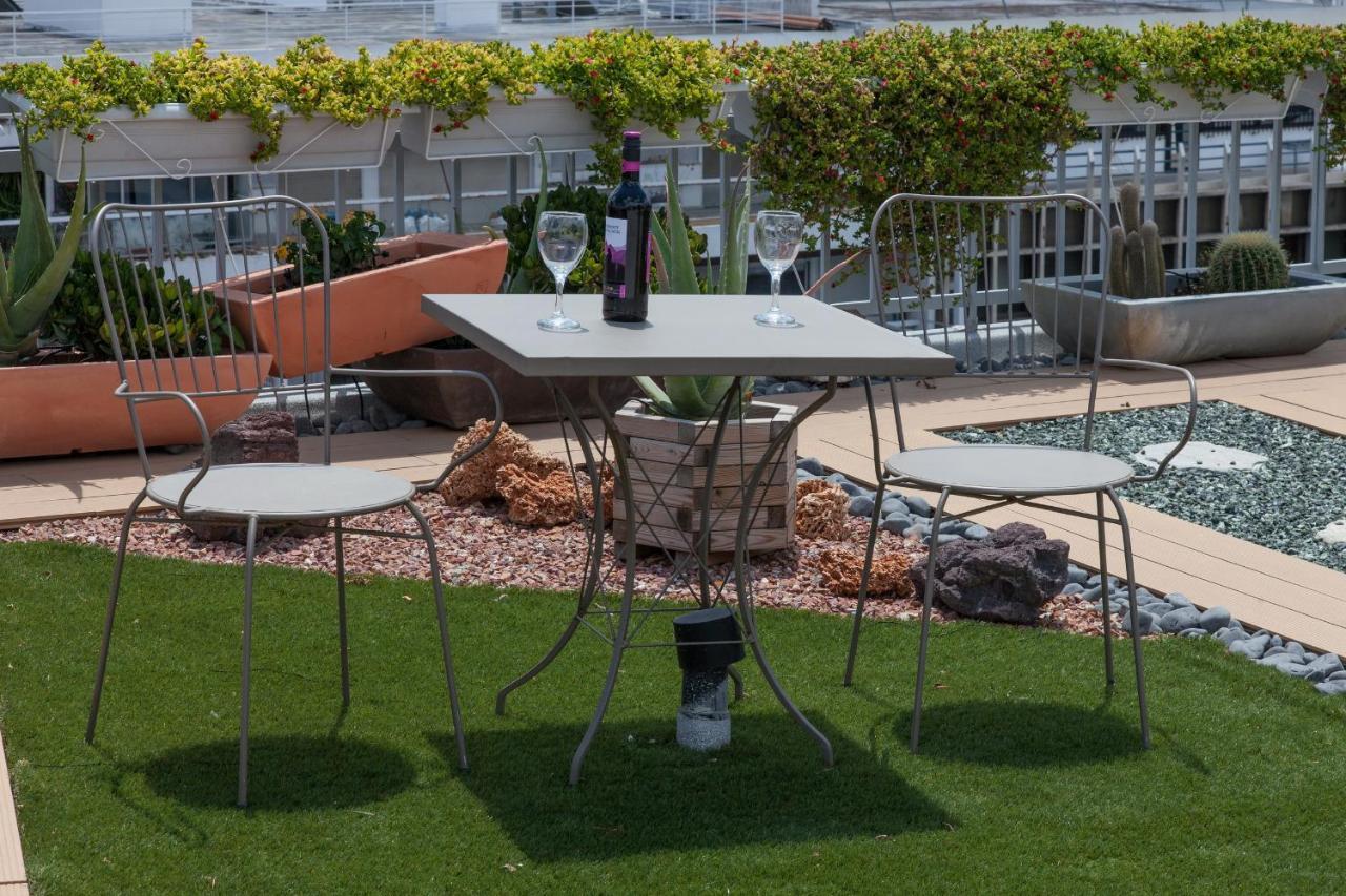 Gorgeous Penthouse With Private Jacuzzi And Amazing View! Apartment Атина Екстериор снимка