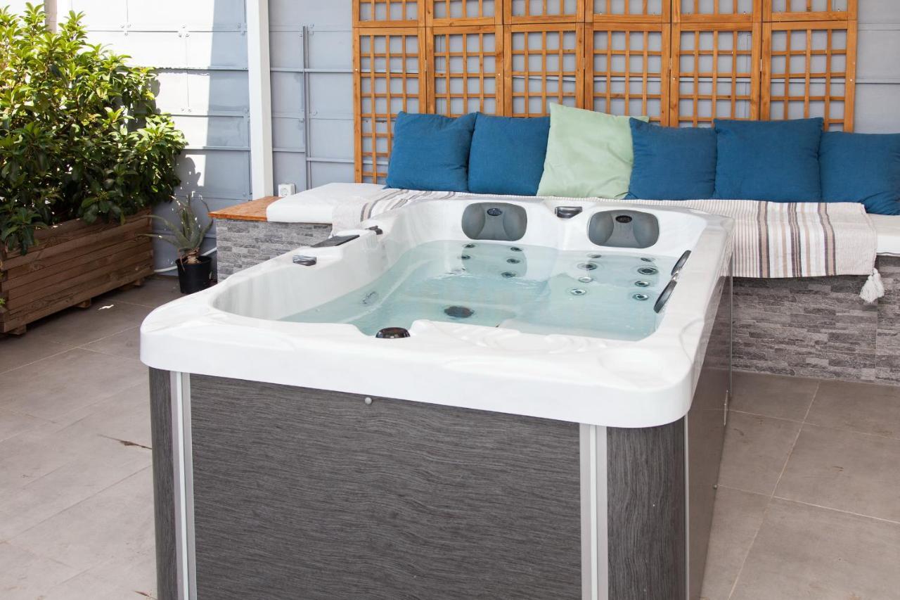 Gorgeous Penthouse With Private Jacuzzi And Amazing View! Apartment Атина Екстериор снимка