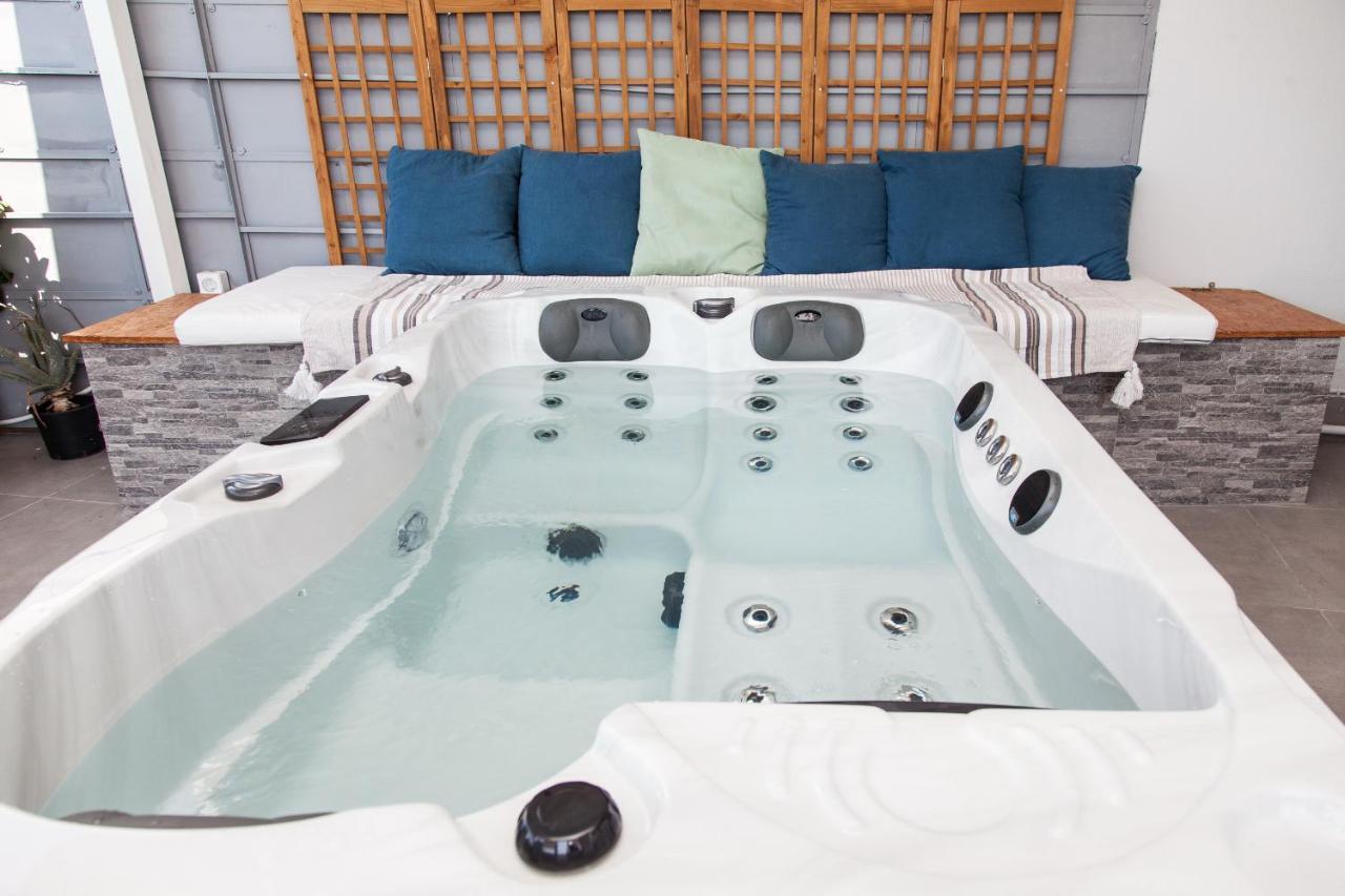 Gorgeous Penthouse With Private Jacuzzi And Amazing View! Apartment Атина Екстериор снимка